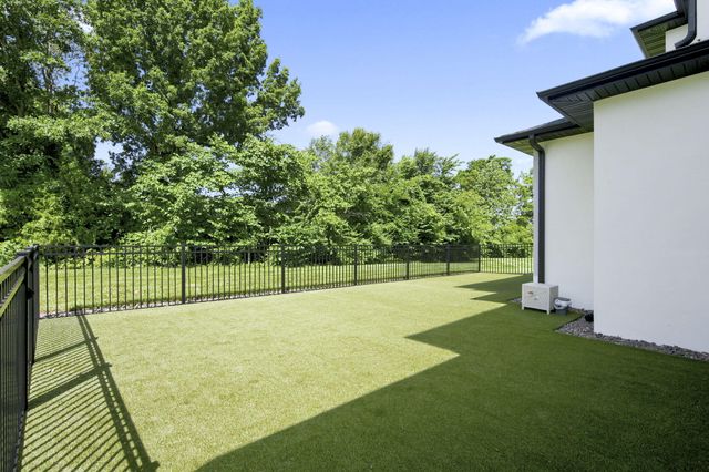 860 E Bantry Court, Nixa, MO 65714