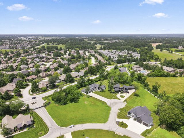 860 E Bantry Court, Nixa, MO 65714