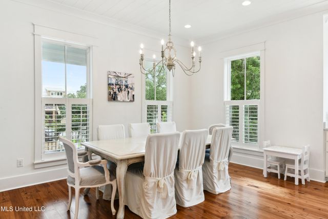 209 Nicholson Avenue, Waveland, MS 39576