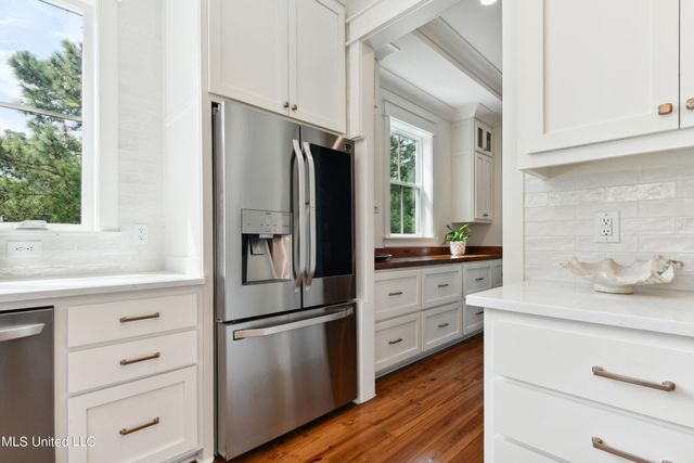 209 Nicholson Avenue, Waveland, MS 39576