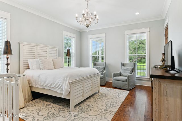 209 Nicholson Avenue, Waveland, MS 39576