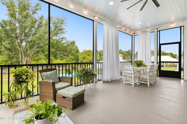 209 Nicholson Avenue, Waveland, MS 39576