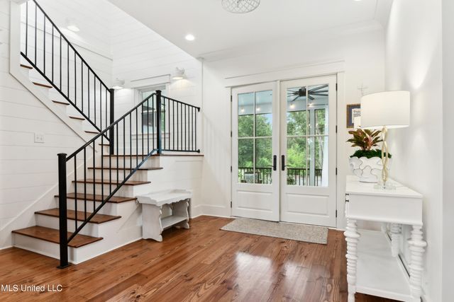 209 Nicholson Avenue, Waveland, MS 39576