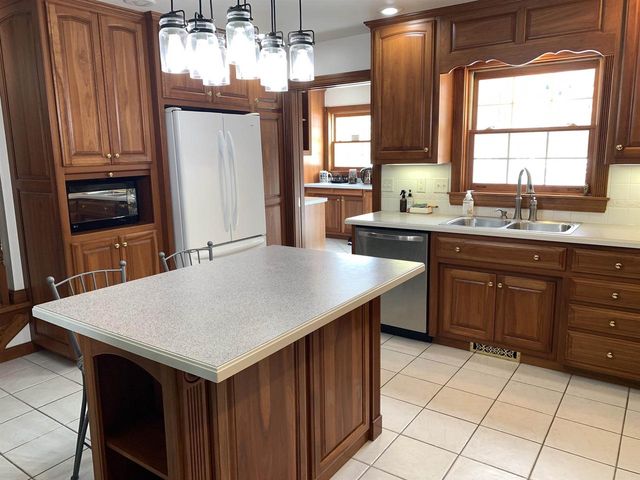 3208 BRIDGE ROAD, Suamico, WI 54313