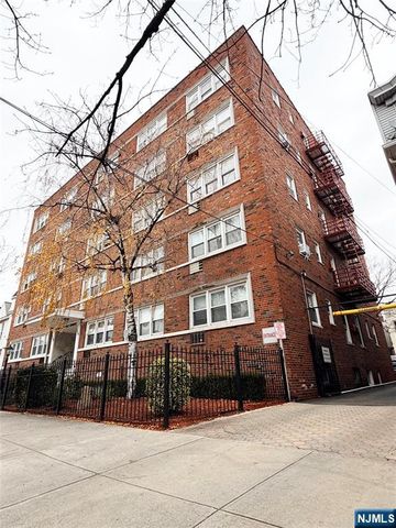 154 Bowers Street 204, Jersey City, NJ 07307
