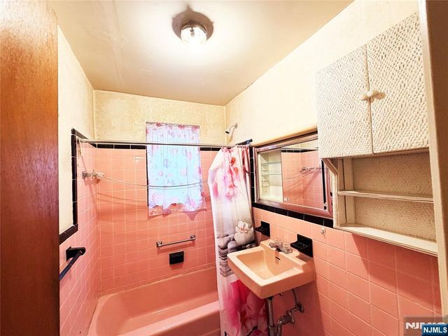 154 Bowers Street 204, Jersey City, NJ 07307