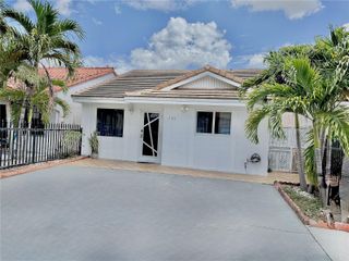 2104 W 53rd St, Hialeah, FL 33016