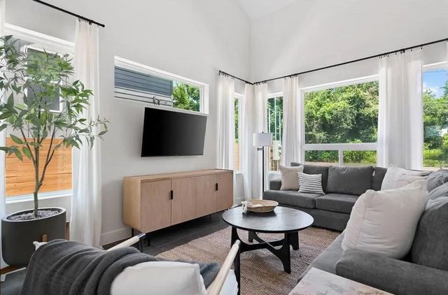 1126 Linden ST 1, Austin, TX 78702