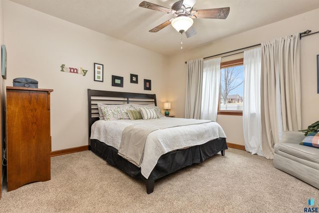 7301 S Grand Arbor Ct Court, Sioux Falls, SD 57108