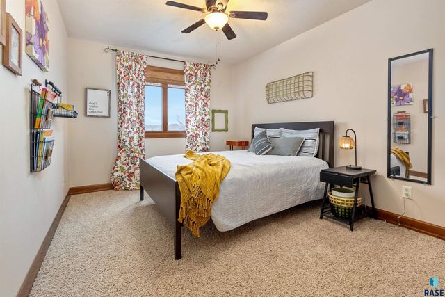 7301 S Grand Arbor Ct Court, Sioux Falls, SD 57108