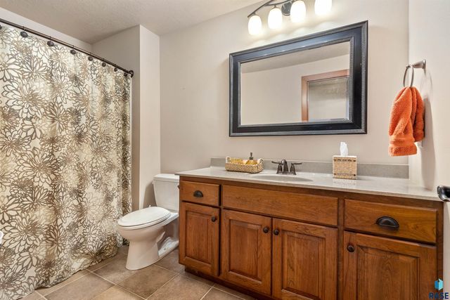 7301 S Grand Arbor Ct Court, Sioux Falls, SD 57108