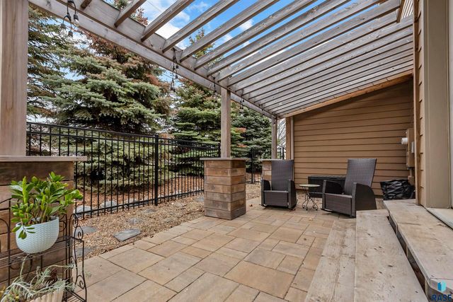 7301 S Grand Arbor Ct Court, Sioux Falls, SD 57108