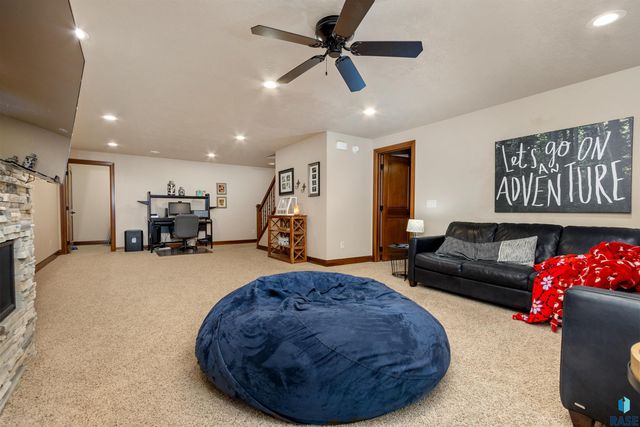 7301 S Grand Arbor Ct Court, Sioux Falls, SD 57108