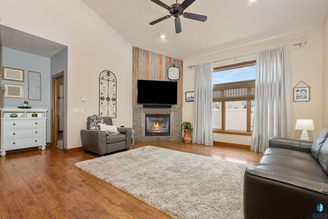 7301 S Grand Arbor Ct Court, Sioux Falls, SD 57108