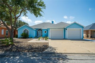 1025 Pompano Dr, Aransas Pass, TX 78336