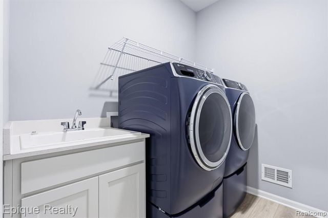 55638 Oak Pointe Drive, Shelby Twp, MI 48315