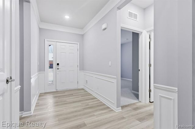 55638 Oak Pointe Drive, Shelby Twp, MI 48315