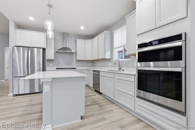 55638 Oak Pointe Drive, Shelby Twp, MI 48315