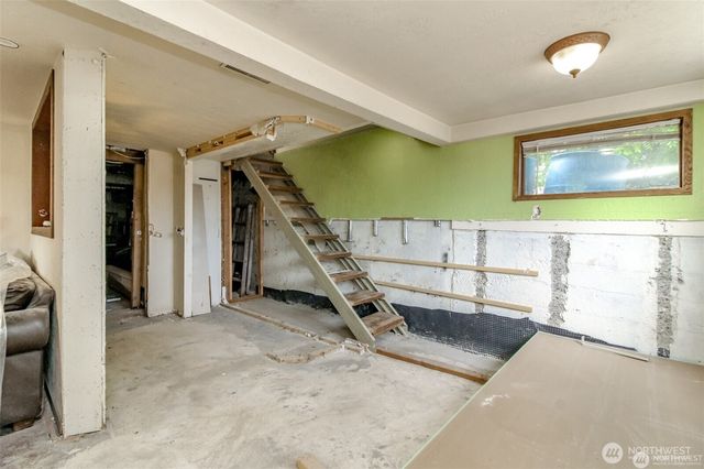 1551 N Callow Avenue, Bremerton, WA 98312