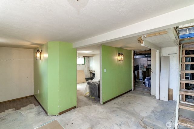 1551 N Callow Avenue, Bremerton, WA 98312