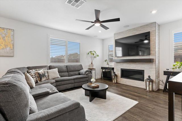 10469 Fendi Way, Elk Grove, CA 95757