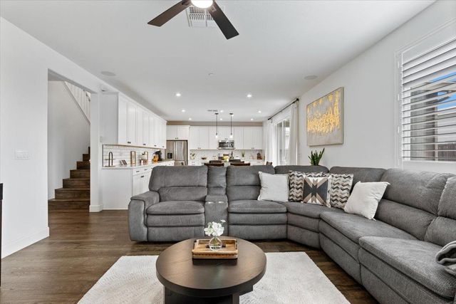 10469 Fendi Way, Elk Grove, CA 95757