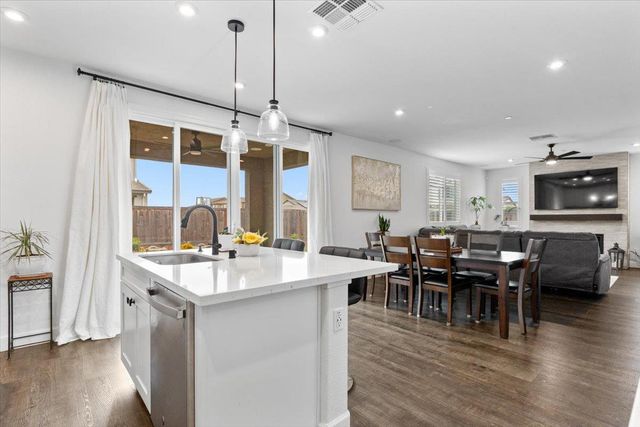 10469 Fendi Way, Elk Grove, CA 95757