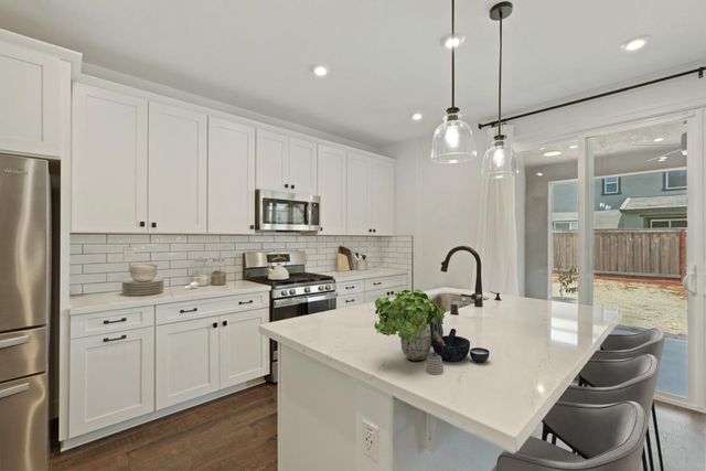 10469 Fendi Way, Elk Grove, CA 95757