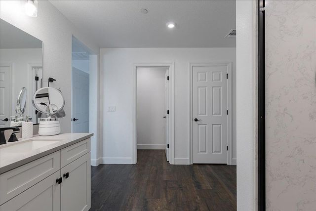 10469 Fendi Way, Elk Grove, CA 95757
