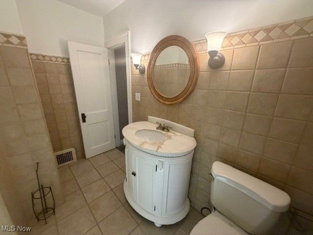 1476 Clermont Road, Cleveland, OH 44110