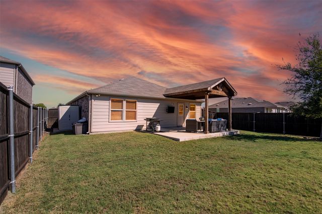 1340 Vernon Drive, Aubrey, TX 76227