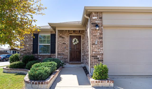 1340 Vernon Drive, Aubrey, TX 76227