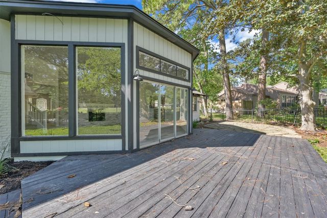 88 April Wind Drive S, Conroe, TX 77356