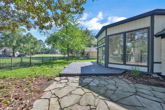 88 April Wind Drive S, Conroe, TX 77356