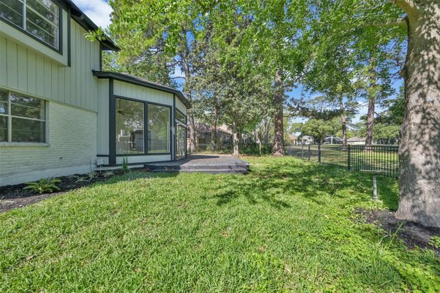 88 April Wind Drive S, Conroe, TX 77356