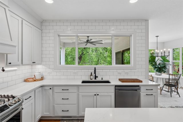 11095 Brookdale Drive, West Des Moines, IA 50266