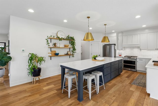 11095 Brookdale Drive, West Des Moines, IA 50266