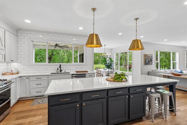 11095 Brookdale Drive, West Des Moines, IA 50266