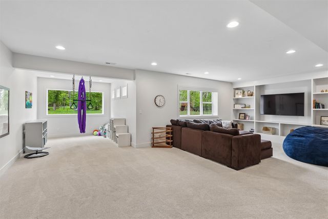 11095 Brookdale Drive, West Des Moines, IA 50266