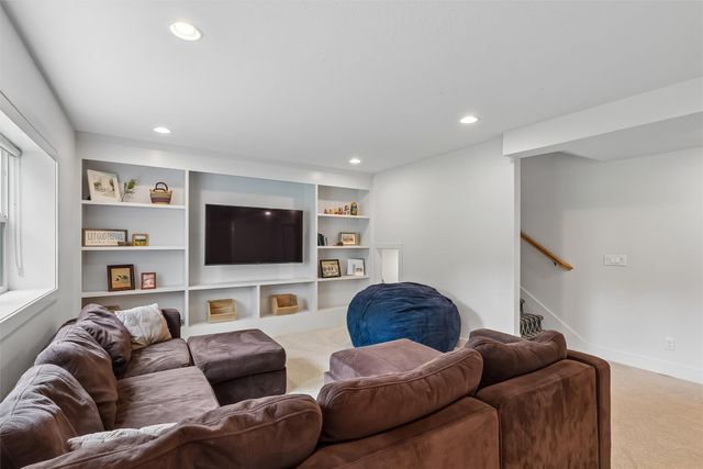 11095 Brookdale Drive, West Des Moines, IA 50266