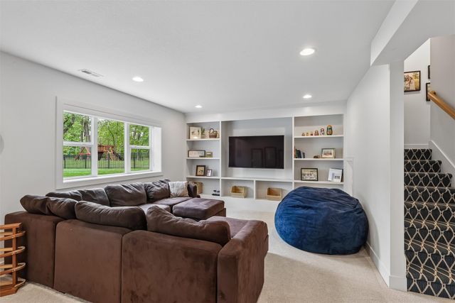 11095 Brookdale Drive, West Des Moines, IA 50266