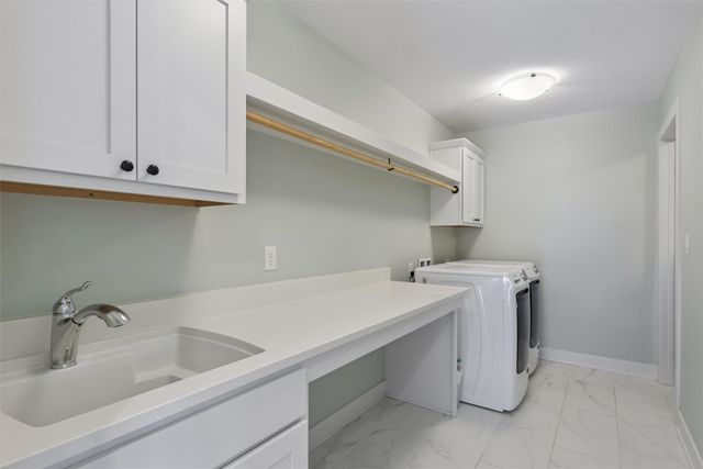 11095 Brookdale Drive, West Des Moines, IA 50266
