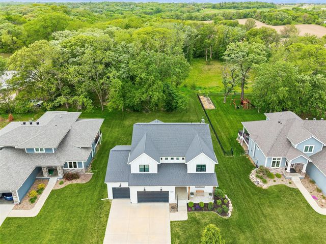 11095 Brookdale Drive, West Des Moines, IA 50266