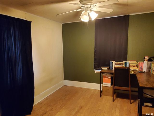 504 N ALMOND Street, Carbondale, IL 62901