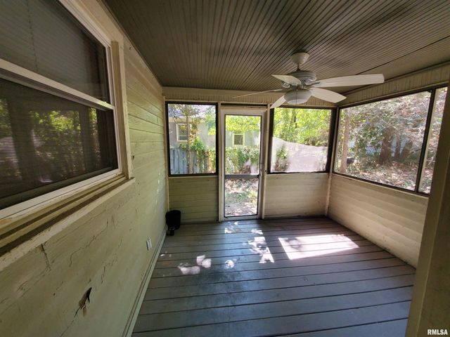 504 N ALMOND Street, Carbondale, IL 62901