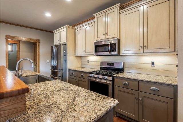 1850 N September Stroll Lane, Fayetteville, AR 72704