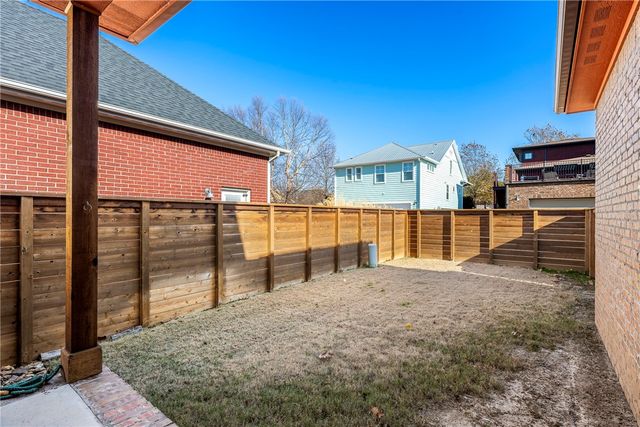 1850 N September Stroll Lane, Fayetteville, AR 72704