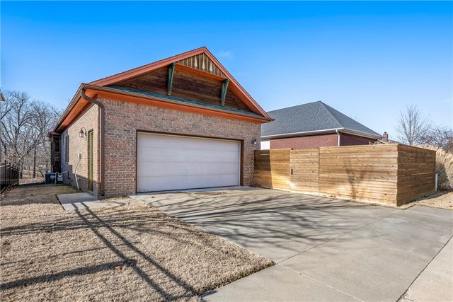 1850 N September Stroll Lane, Fayetteville, AR 72704