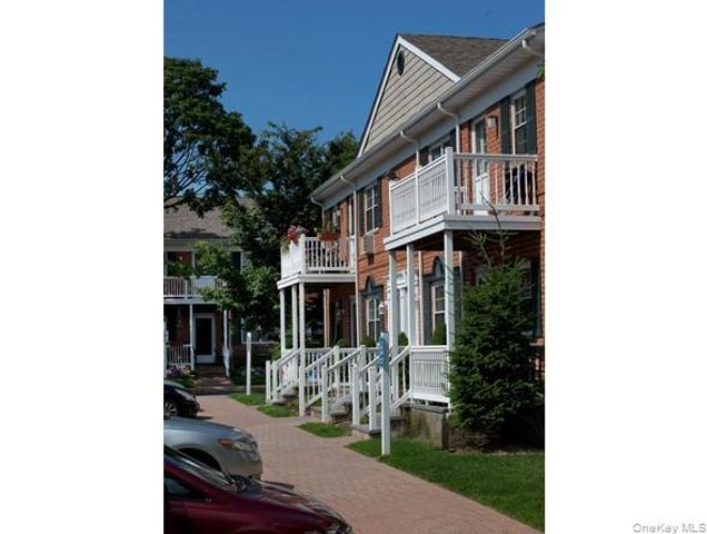 50 Chelsea Court HS06, Bohemia, NY 11716