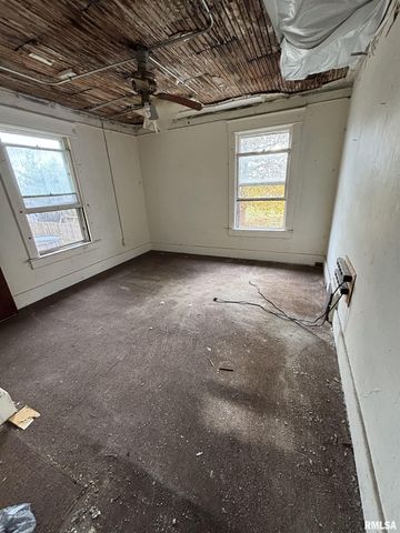 1504 N LINN Street, Peoria, IL 61604